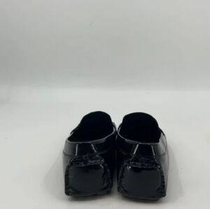Black leather flat shoes